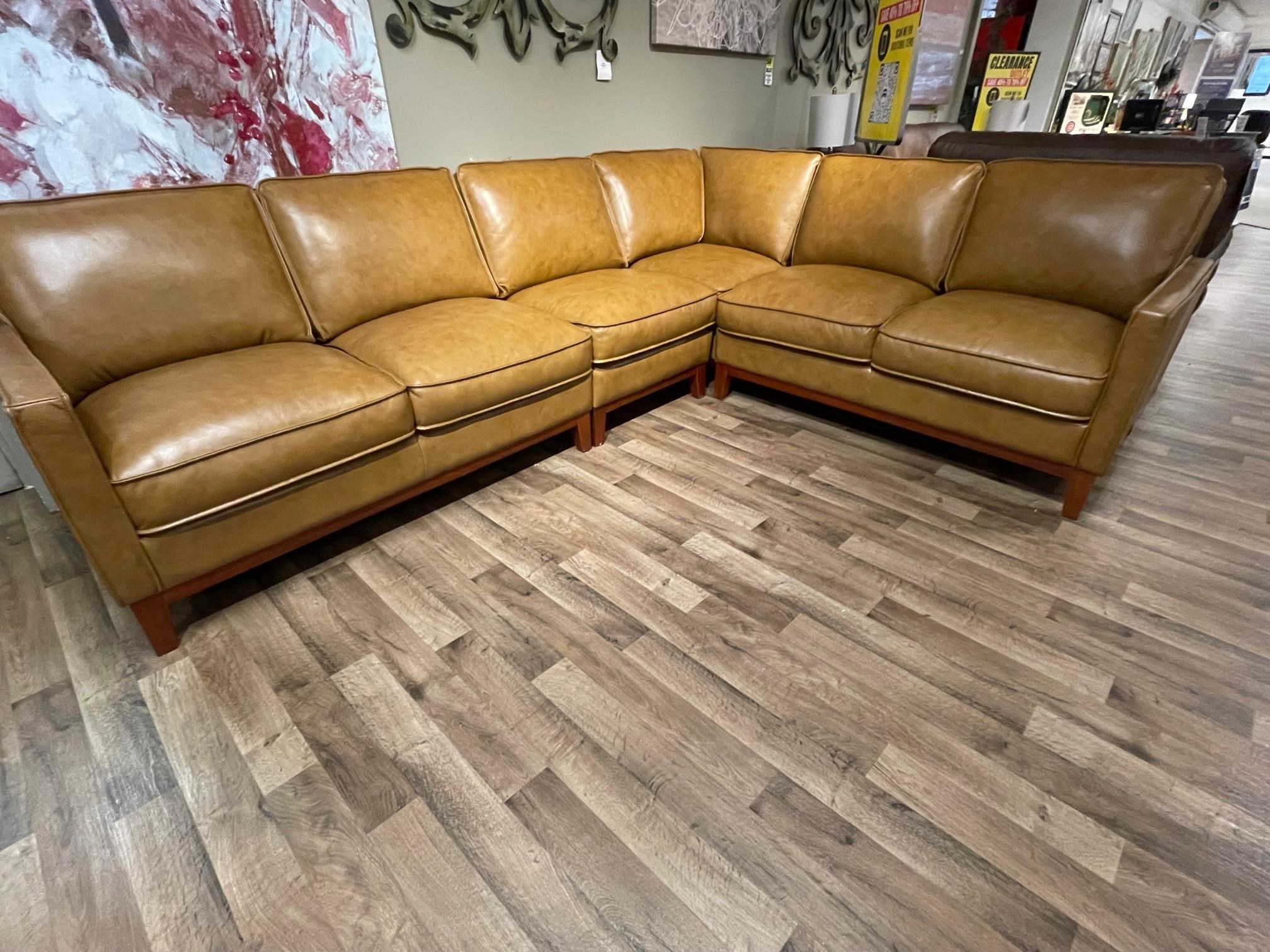 Leather Italia USA Newport 29040055102900 4PC Leather Sectional